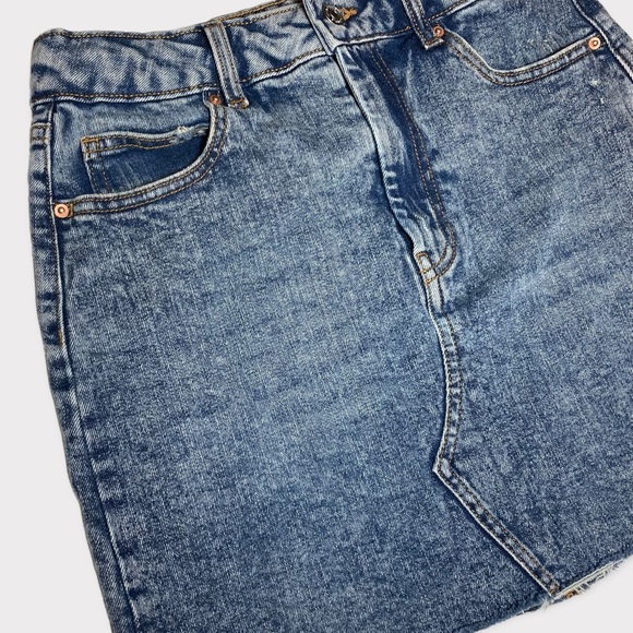Wild Fable Distressed Raw Hemline Denim Mini Skirt Size 6 - Picture 5 of 15